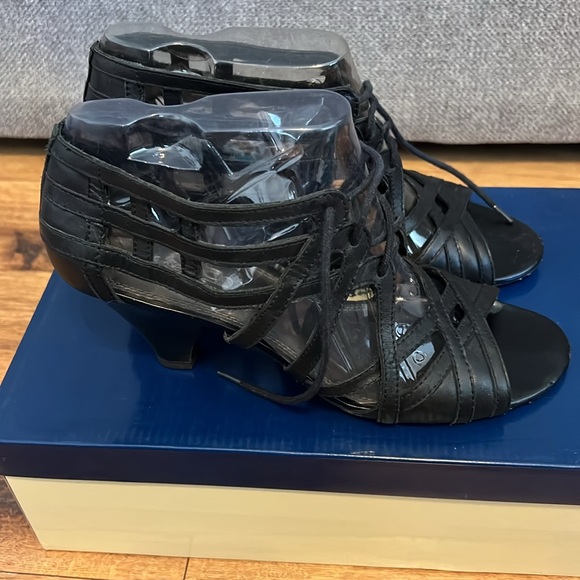 Coach and Four - Women’s Heeled Sandals - Picture 4 of 8